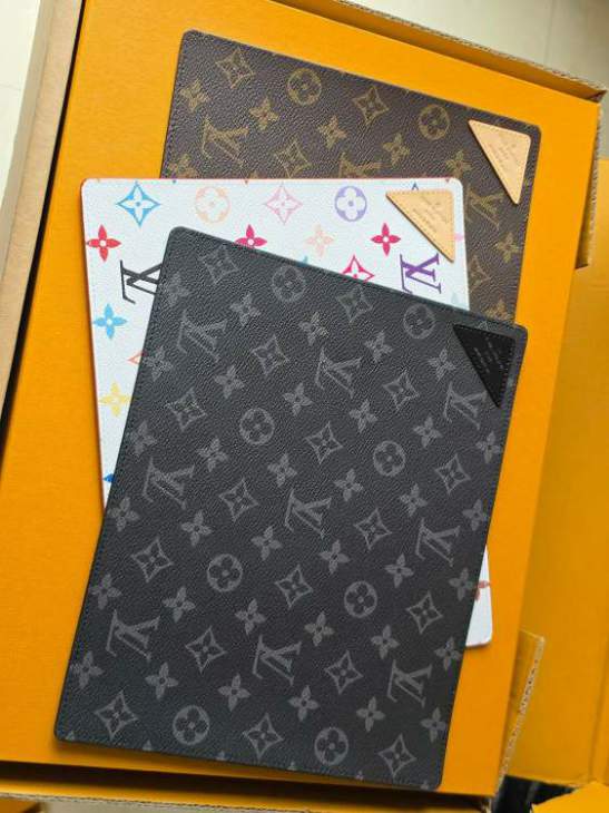 Picture of Louis Vuitton Wallets _SKUfw224596587fw